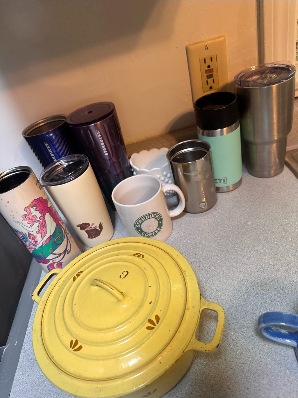 Vintage Dru Holland Dutch Oven + Starbucks Yeti Tumbler Bundle